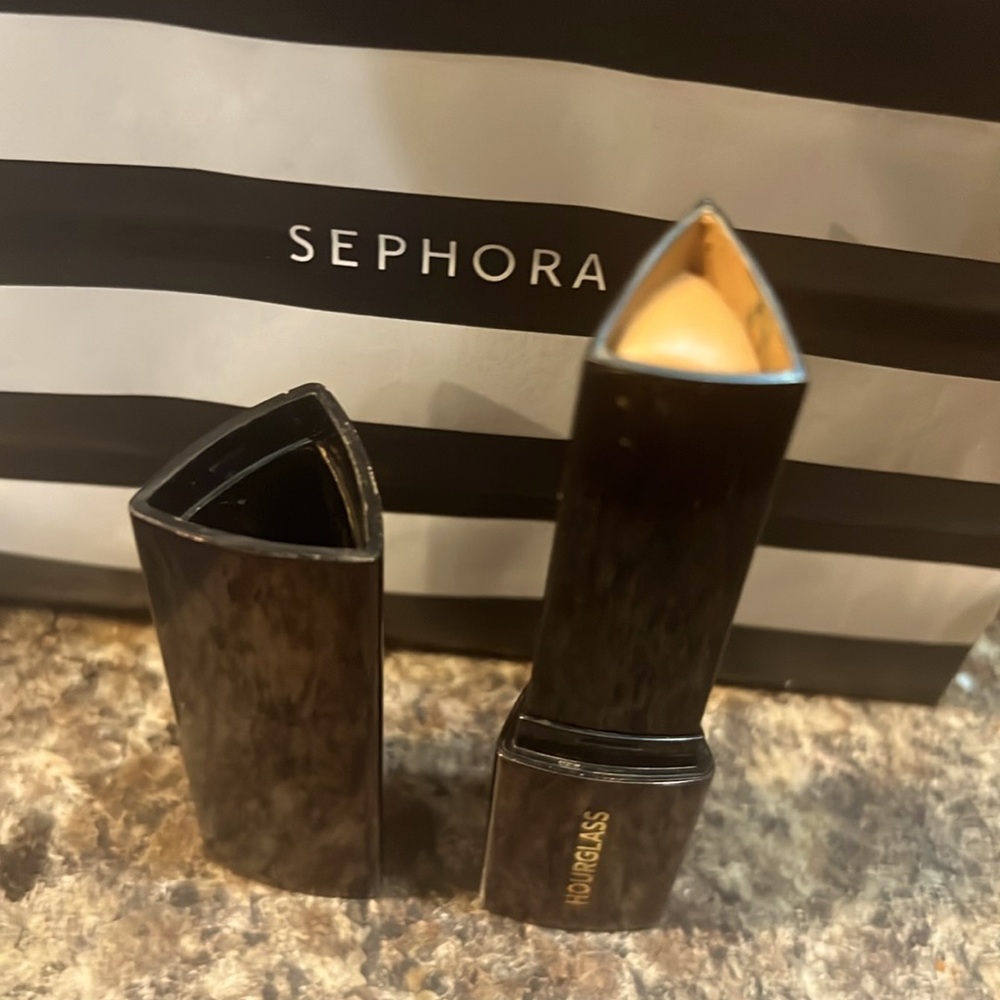 Hourglass foundation stick